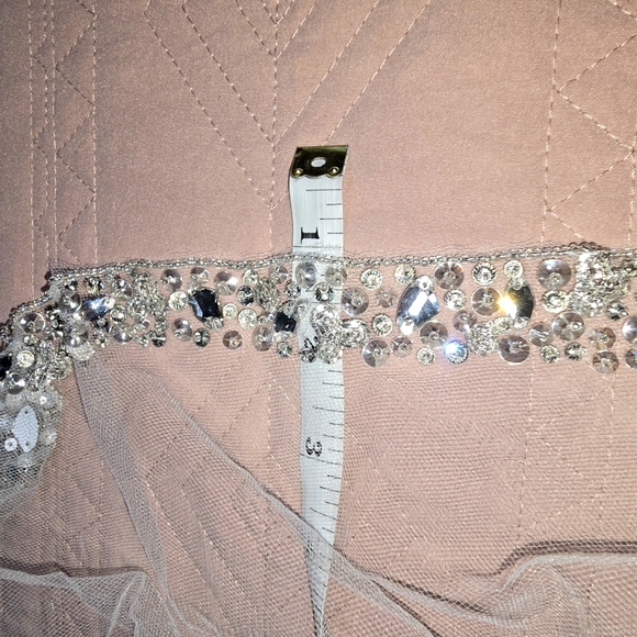 Bling Embellished Fingertip Bridal Veil - Picture 4 of 8